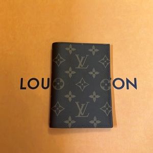 Authentic Brand New Louis Vuitton Passport Cover in Monogram